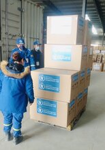 Photo: WFP/ Hong Li, The staff from Hubei Charity Federation received the first batch of 50 non-invasive ventilators.