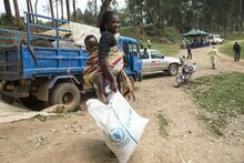 Photo: UN/Martine Perret, WFP Food distribution in Butembo