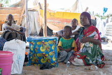 Photo: WFP/Julian Frank. Newly arrived IDPs wating in the shade, Mozambique, Cabo Delgado.